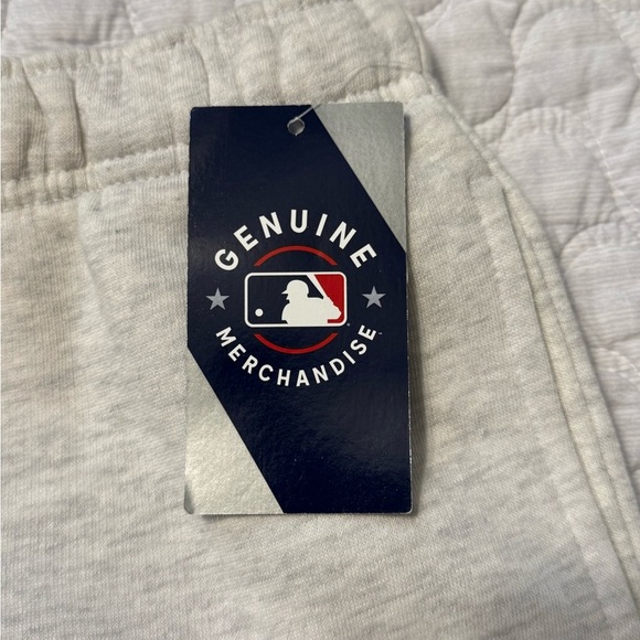 Boston Red Sox Genuine Merchandise Youth Size Light Gray Jogger 14-16 NWT Unisex - Picture 5 of 9